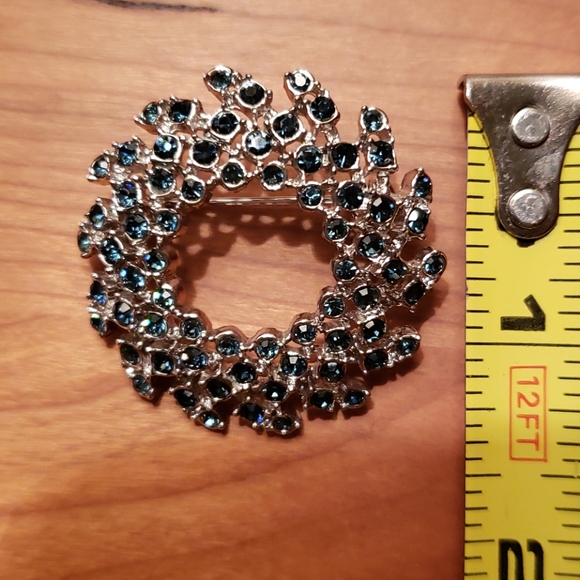 Blue Stone Wreath-shaped Pin - Picture 4 of 4